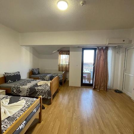 Ela Hostel Prizren Esterno foto