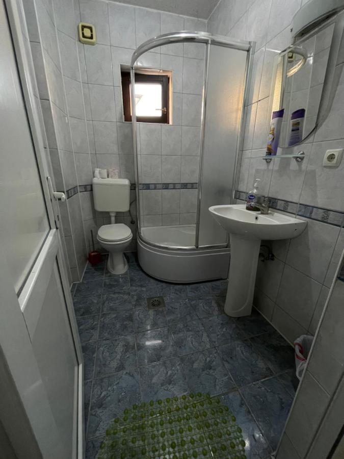 Ela Hostel Prizren Esterno foto