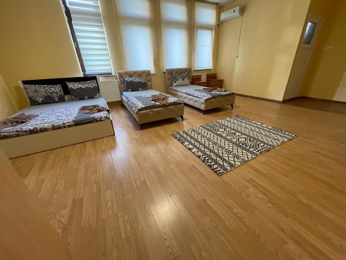 Ela Hostel Prizren Esterno foto