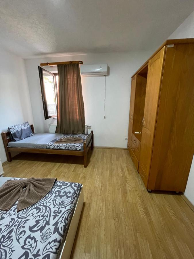Ela Hostel Prizren Esterno foto