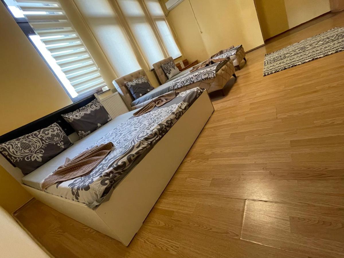 Ela Hostel Prizren Esterno foto
