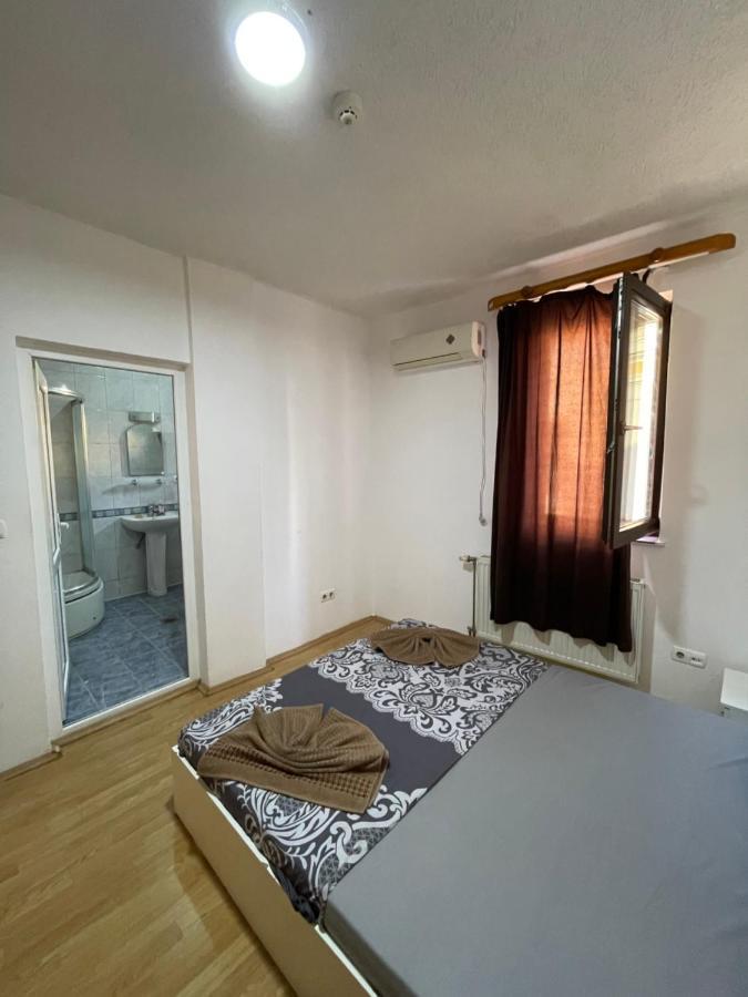 Ela Hostel Prizren Esterno foto