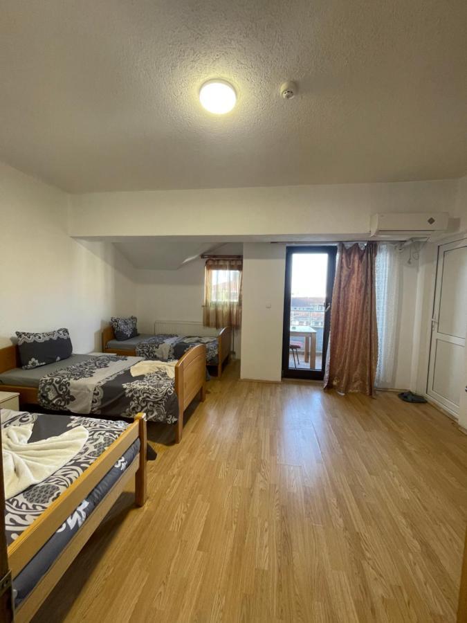 Ela Hostel Prizren Esterno foto